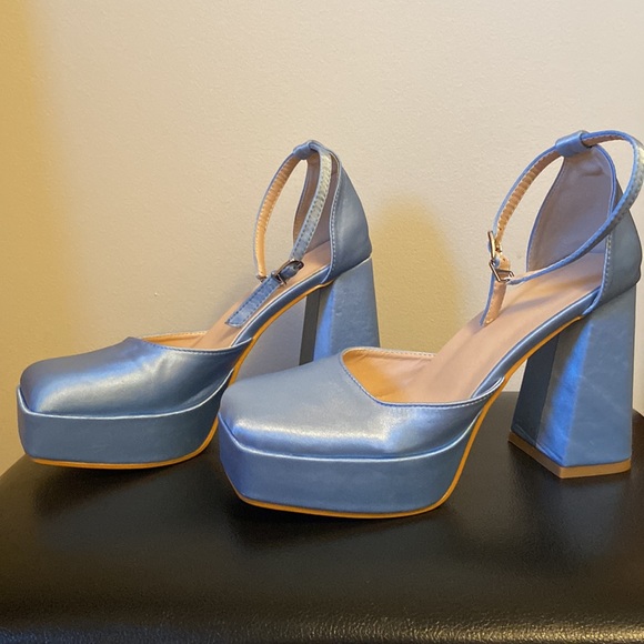 Fashion nova baby blue heels size 8 - Picture 2 of 4